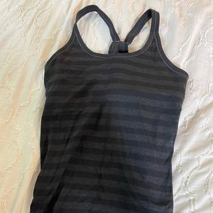 black lululemon tank top